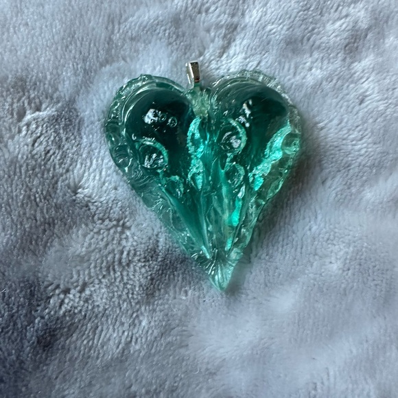 Gorgeous one of a kind, handcrafted bird skull heart necklace - Picture 7 of 9